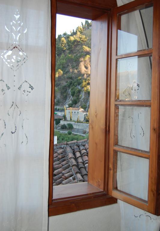 Guesthouse Alvaro Kadiu Berat Exterior photo